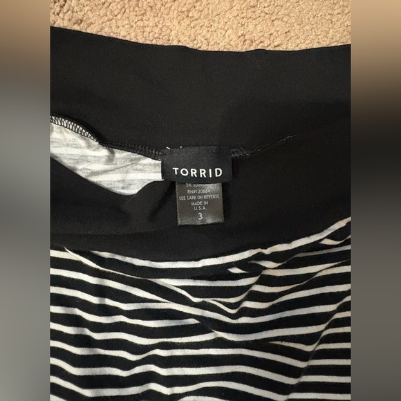 Torrid cotton top size 3 - Picture 2 of 2